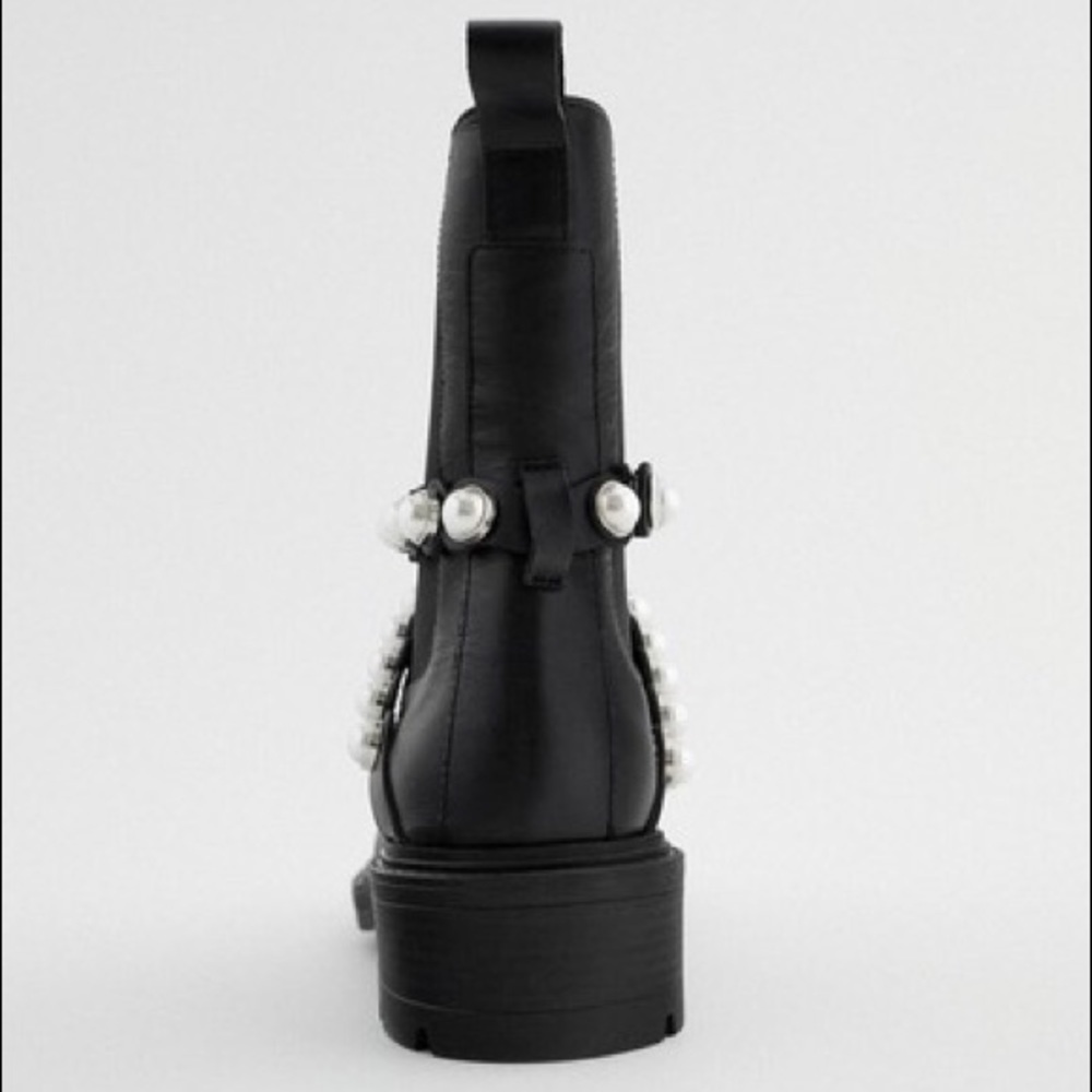 NWT. Zara Low Heel Ankle Boots. Size 8. - Picture 4 of 7